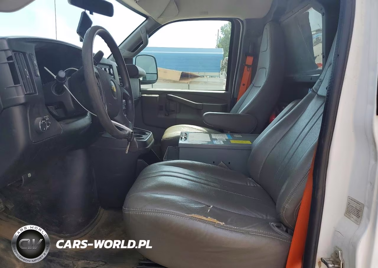 2018 Chevrolet Express G2500 VIN:1GCWGAFP2J1183185 - 7