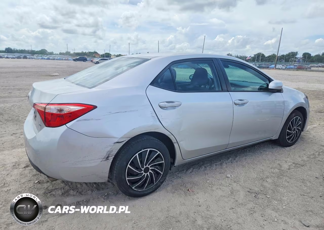 2017 Toyota Corolla Le VIN:5YFBURHEXHP707593 - 3