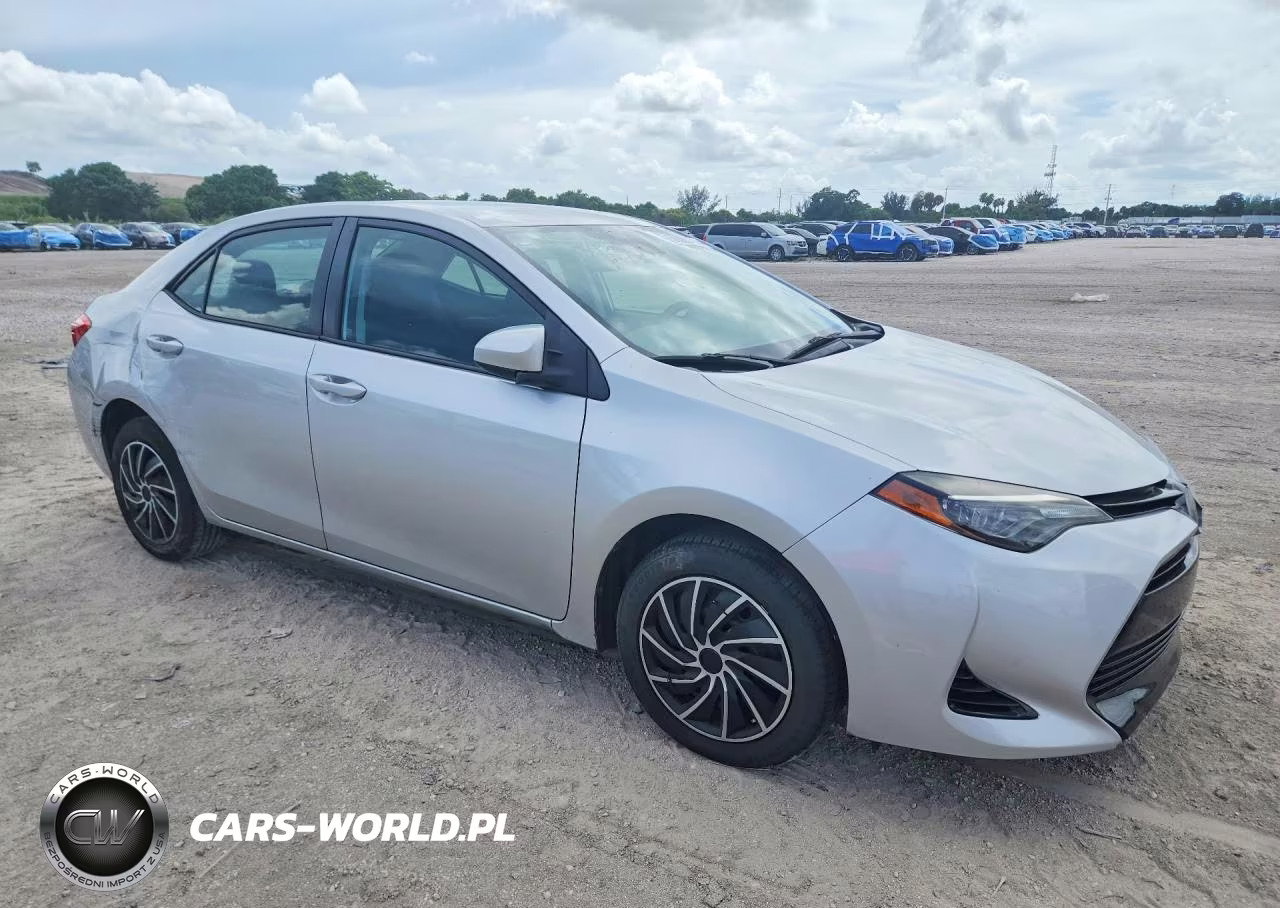 2017 Toyota Corolla Le VIN:5YFBURHEXHP707593 - 4