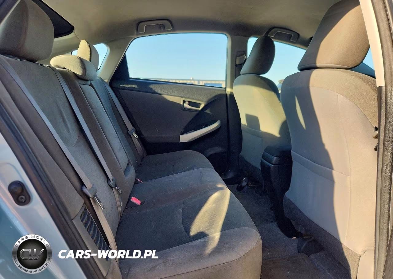 2015 Toyota Prius Two VIN:JTDKN3DU6F1982533 - 11