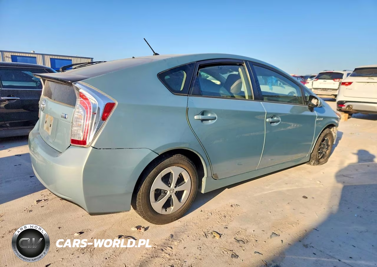 2015 Toyota Prius Two VIN:JTDKN3DU6F1982533 - 3
