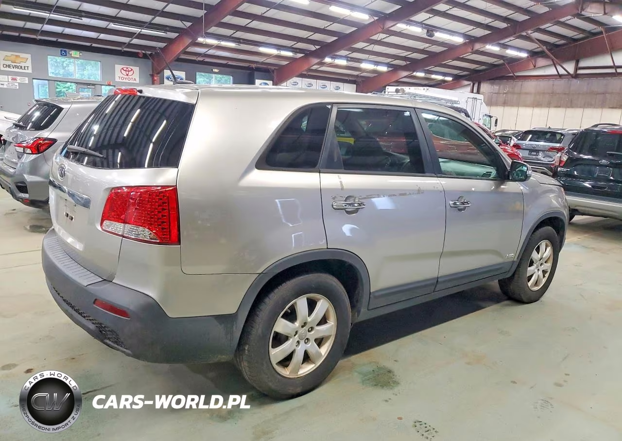 2013 Kia Sorento Lx VIN:5XYKTCA64DG416539 - 3