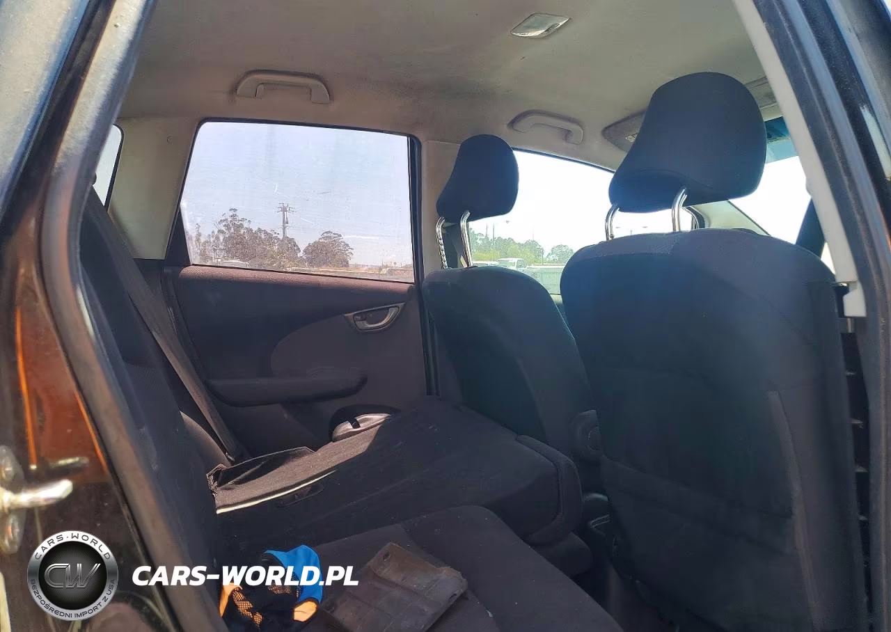 2011 Honda Fit Sport VIN:JHMGE8H52BC006266 - 10