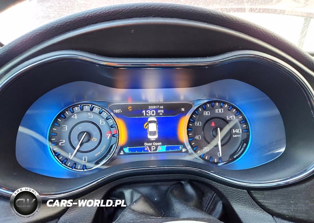 2015 Chrysler 200 S VIN:1C3CCCDGXFN690823 - 9