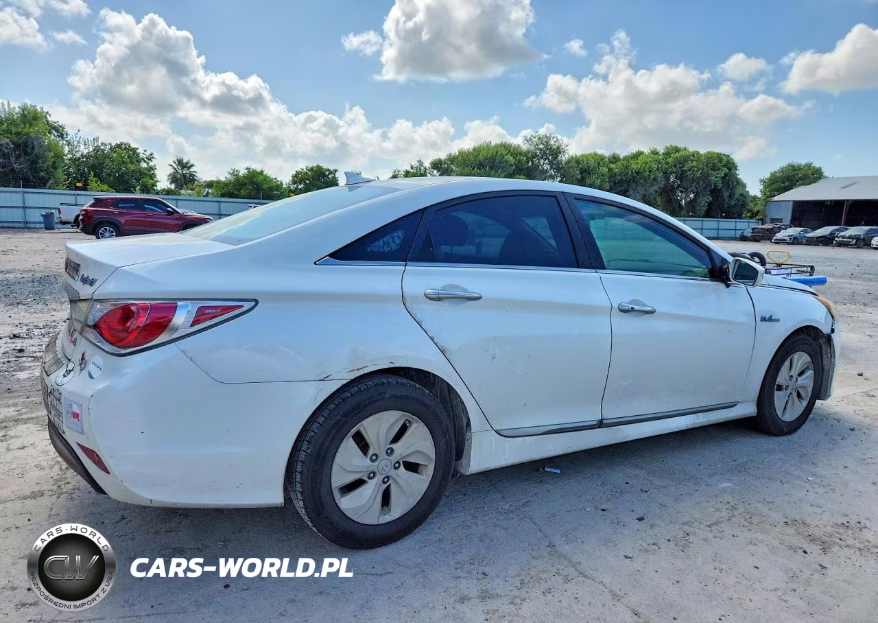 2015 Hyundai Sonata Hybrid Base VIN:KMHEC4A47FA123895 - 3