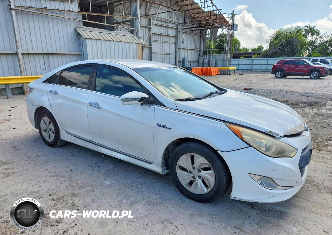 2015 Hyundai Sonata Hybrid Base VIN:KMHEC4A47FA123895 - 4
