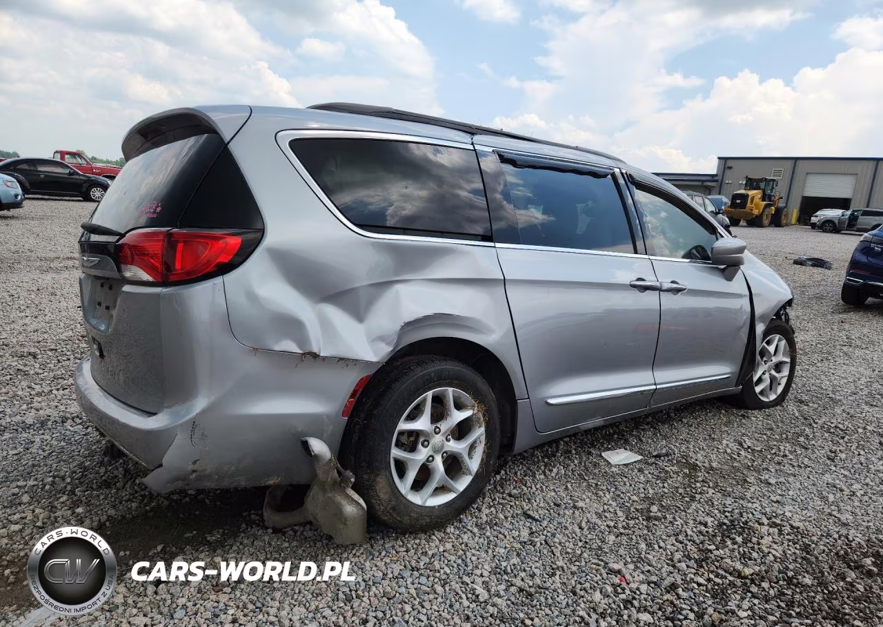 2017 Chrysler Pacifica Touring L VIN:2C4RC1BG5HR534336 - 3