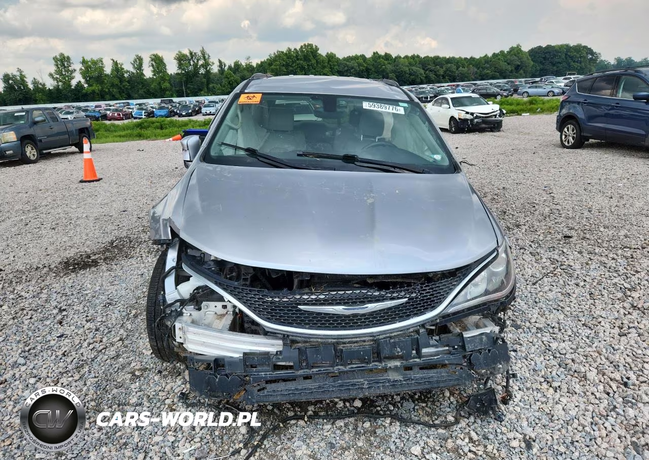 2017 Chrysler Pacifica Touring L VIN:2C4RC1BG5HR534336 - 5