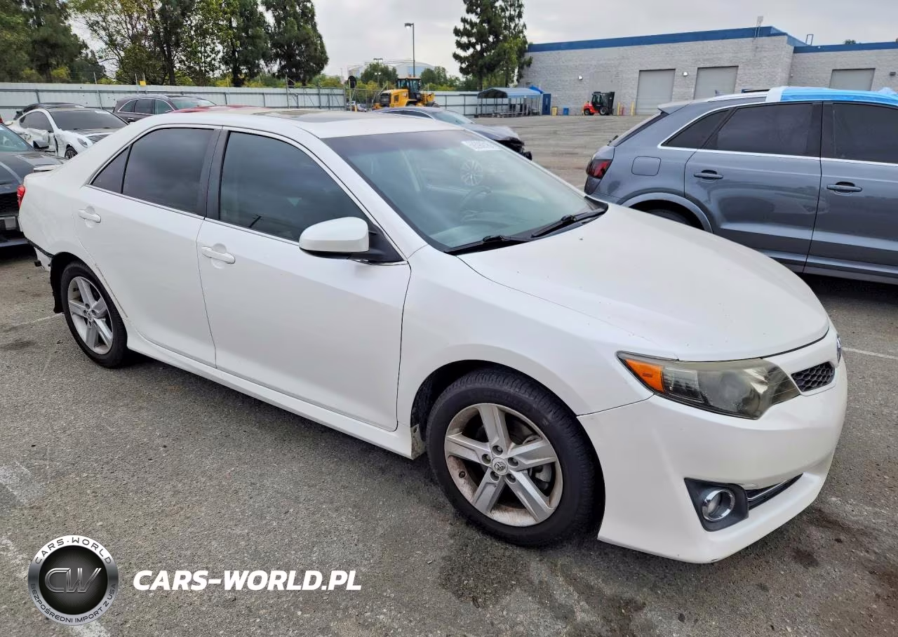 2014 Toyota Camry Se VIN:4T1BF1FK1EU451844 - 4