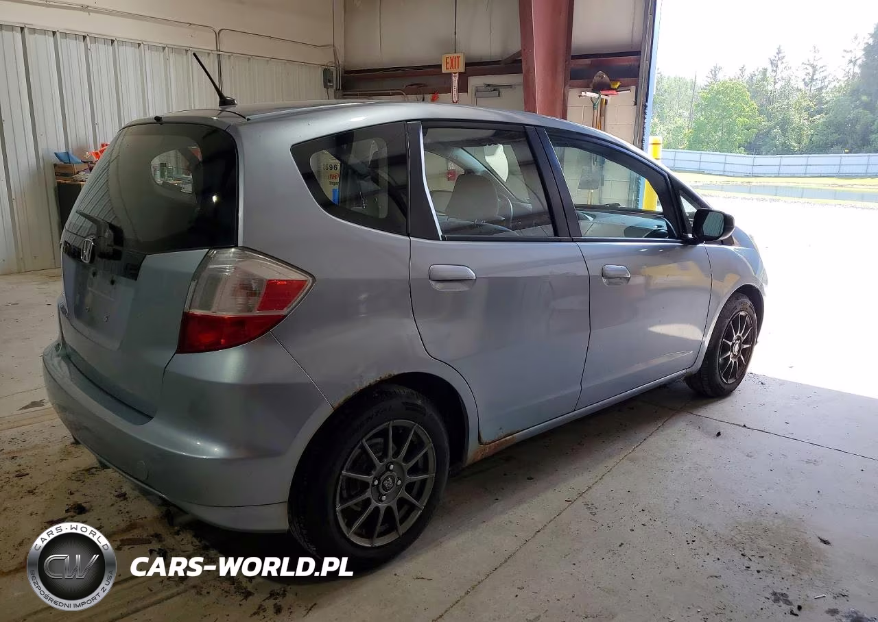 2011 Honda Fit VIN:JHMGE8H37BC012420 - 3