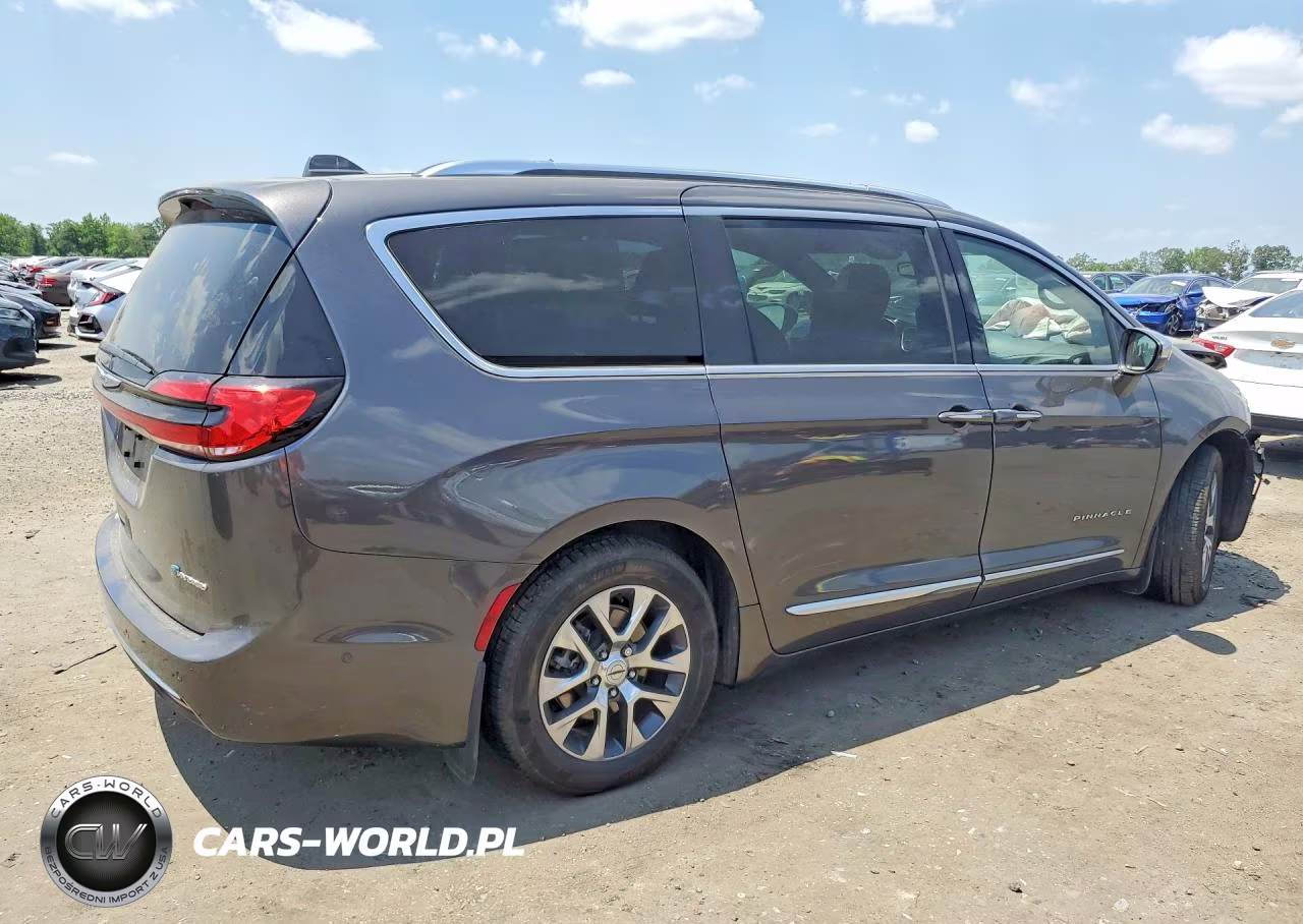 2022 Chrysler Pacifica Hybrid Pinnacle VIN:2C4RC1N70NR209956 - 3