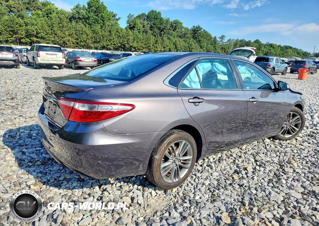 2016 Toyota Camry Se VIN:4T1BF1FK3GU253818 - 3