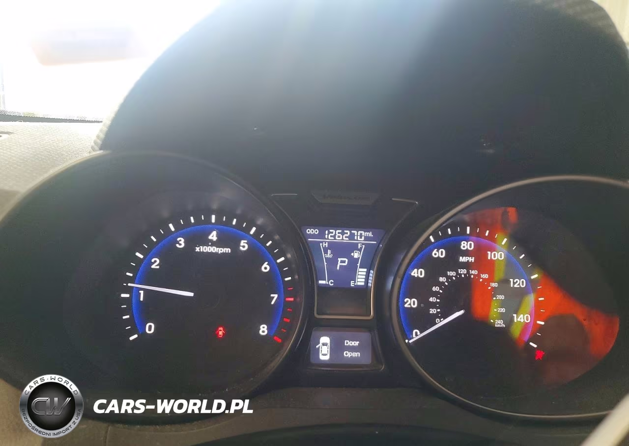 2015 Hyundai Veloster Turbo VIN:KMHTC6AE9FU220266 - 9