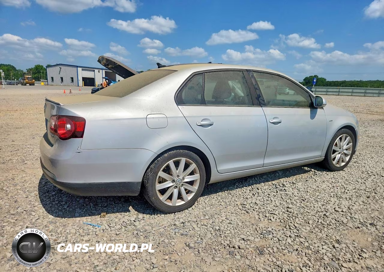 2010 Volkswagen Jetta Wolfsburg VIN:3VWRJ7AJ8AM019718 - 3