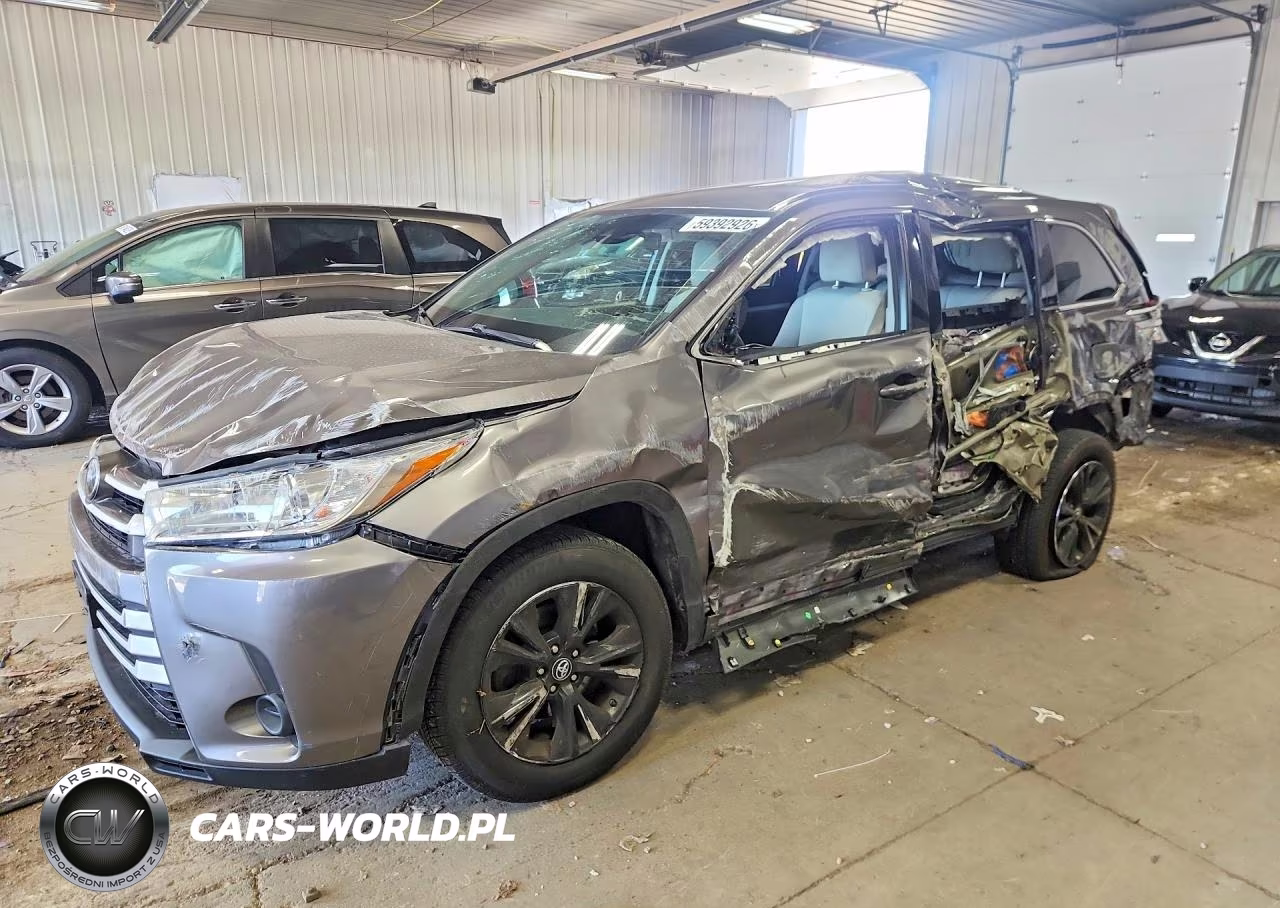 2017 Toyota Highlander Le – zdjęcie 1 z 14
