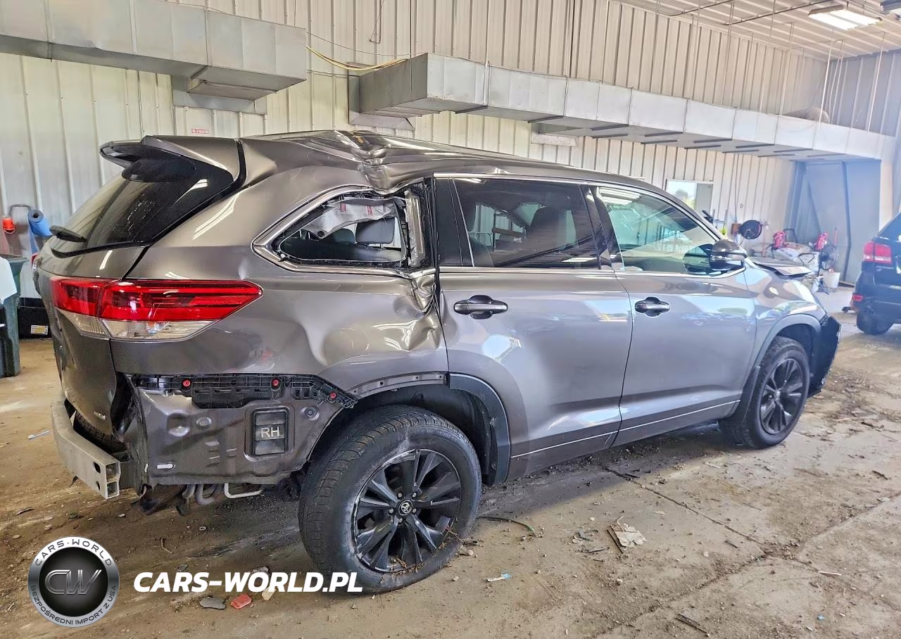2017 Toyota Highlander Le VIN:5TDBZRFH4HS381182 - 3