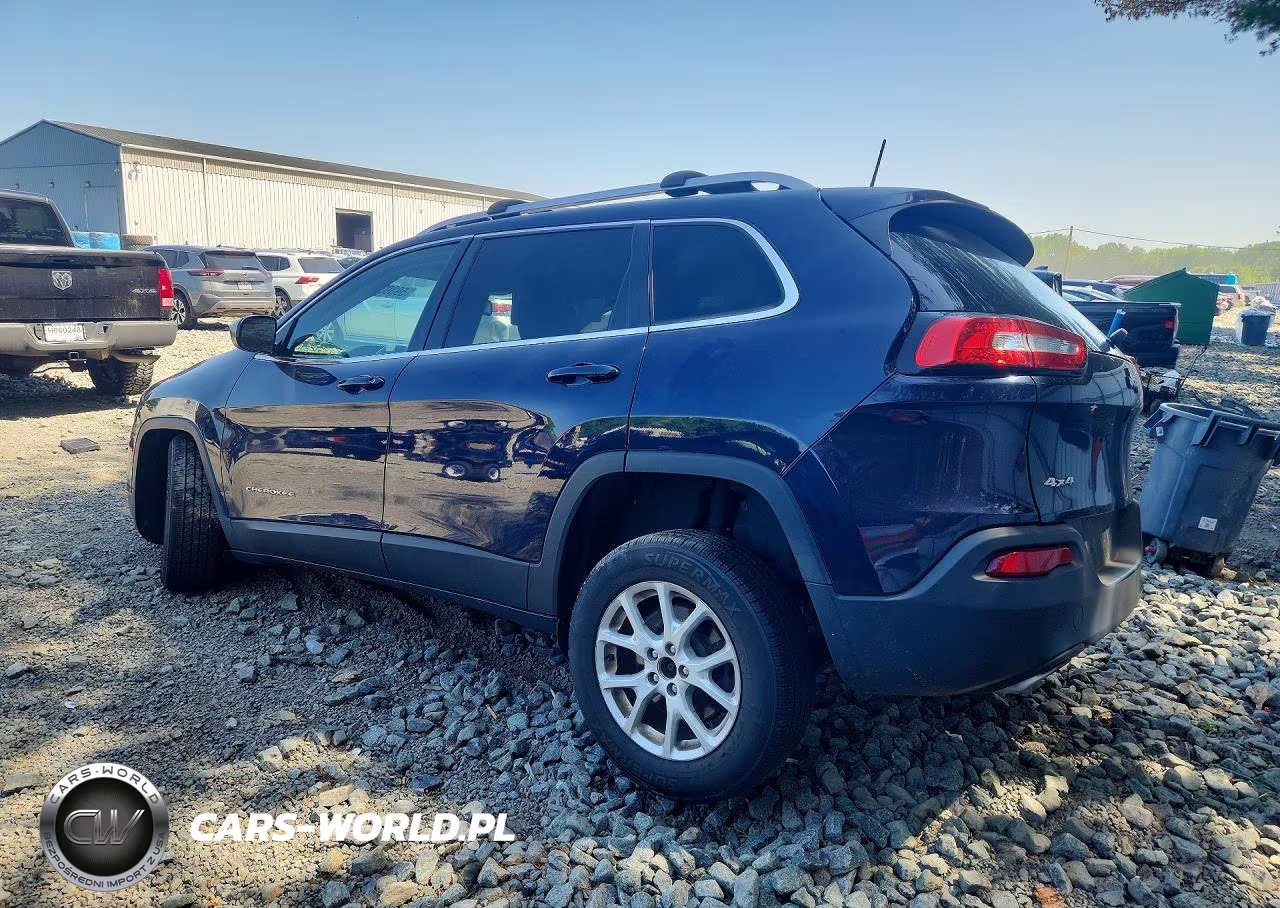 2016 Jeep Cherokee Latitude VIN:1C4PJMCS2GW338622 - 2