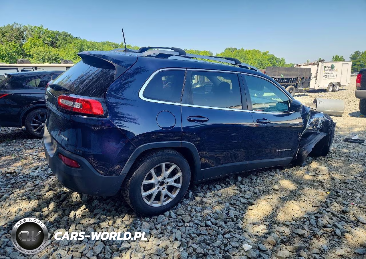 2016 Jeep Cherokee Latitude VIN:1C4PJMCS2GW338622 - 3