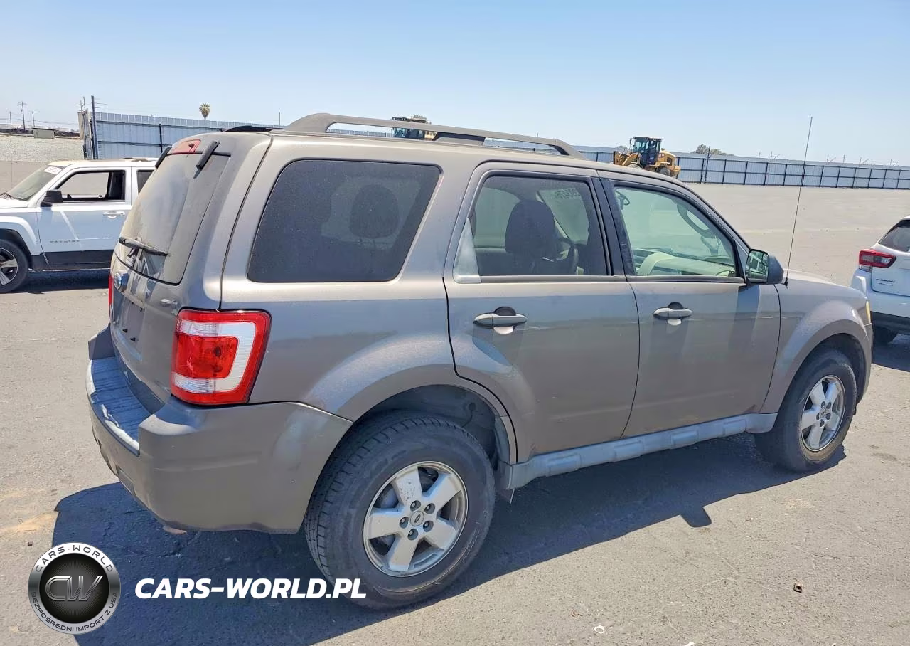 2010 Ford Escape Xlt VIN:1FMCU9D76AKC13811 - 3