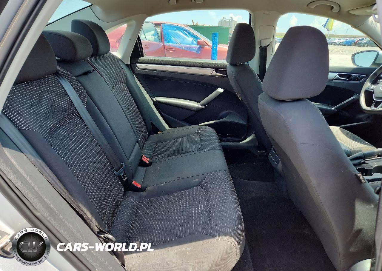 2018 Volkswagen Passat S VIN:1VWAA7A34JC015553 - 10
