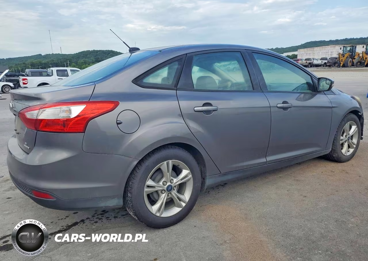 2014 Ford Focus Se VIN:1FADP3F2XEL165783 - 3