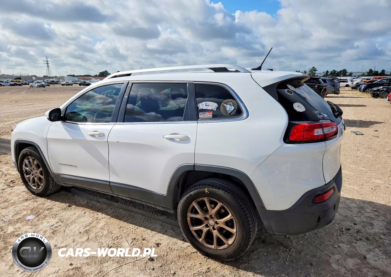 2018 Jeep Cherokee Latitude VIN:1C4PJLCB1JD577687 - 2