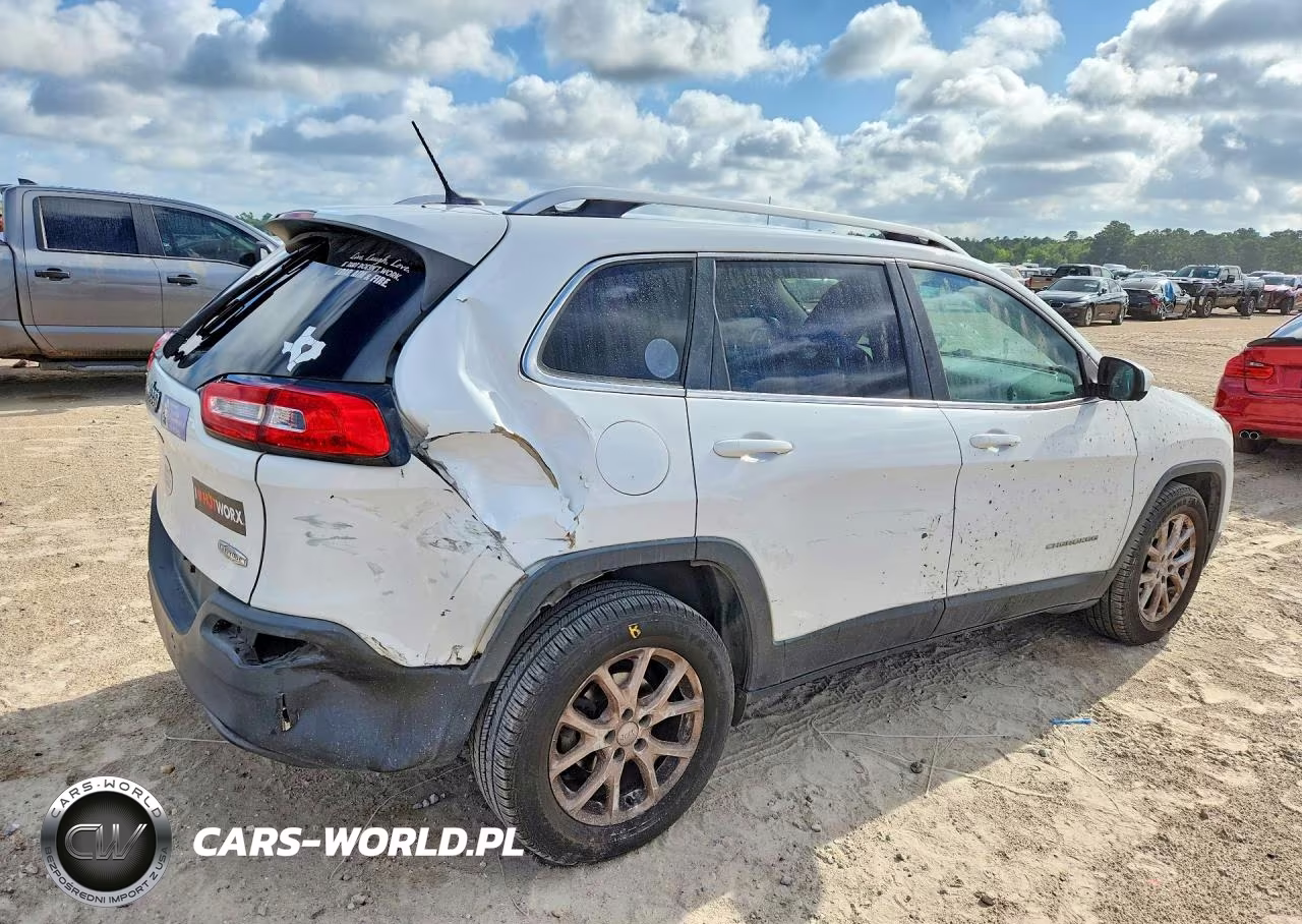 2018 Jeep Cherokee Latitude VIN:1C4PJLCB1JD577687 - 3