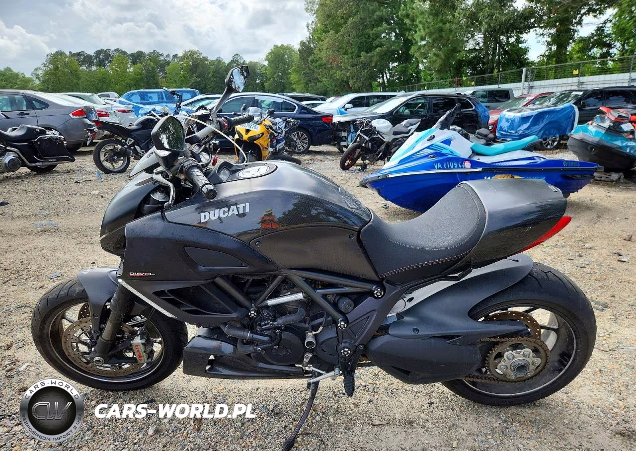 2011 Ducati Diavel VIN:ZDM13BLW6BB004217 - 3