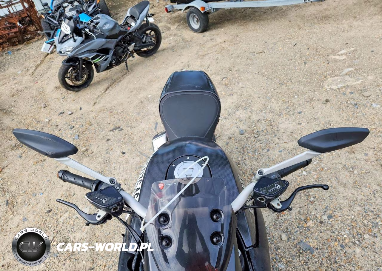 2011 Ducati Diavel VIN:ZDM13BLW6BB004217 - 5