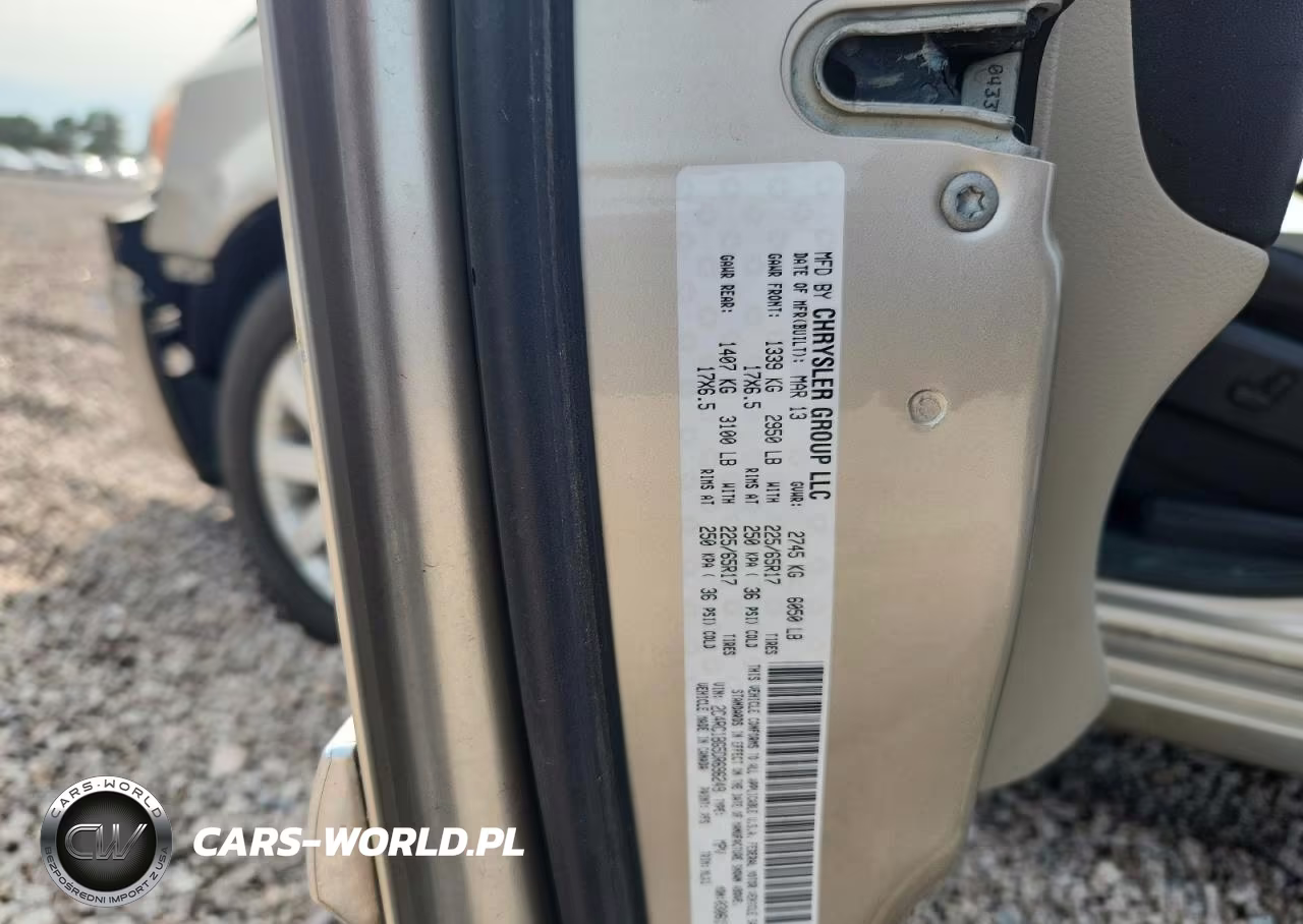 2013 Chrysler Town & Country Touring VIN:2C4RC1BG5DR696249 - 13