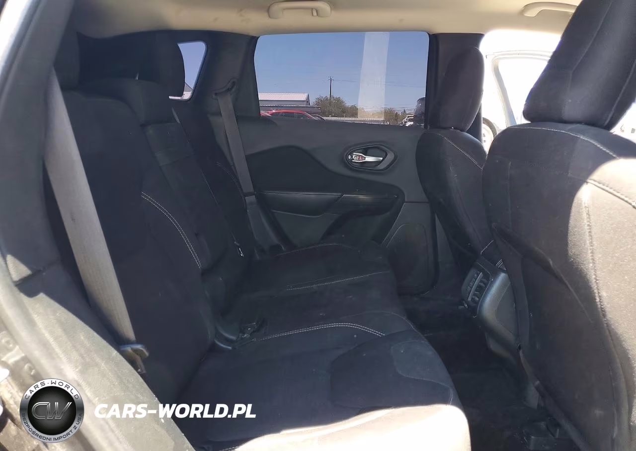 2015 Jeep Cherokee Latitude VIN:1C4PJLCB5FW790766 - 10