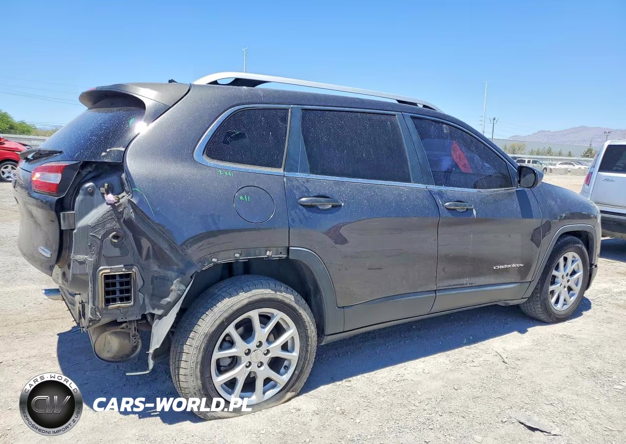 2015 Jeep Cherokee Latitude VIN:1C4PJLCB5FW790766 - 3