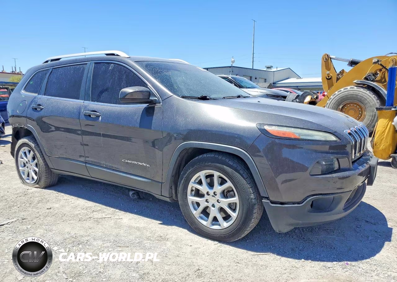 2015 Jeep Cherokee Latitude VIN:1C4PJLCB5FW790766 - 4