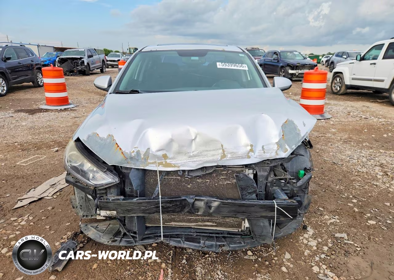 2018 Hyundai Elantra VIN:5NPD84LF7JH262782 - 5