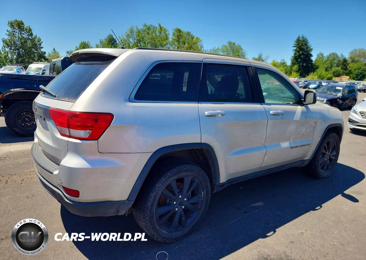 2013 Jeep Grand Cherokee Laredo VIN:1C4RJEAG5DC588432 - 3