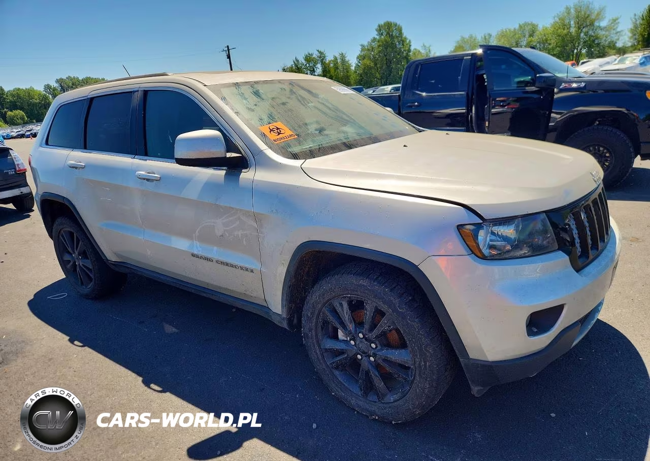 2013 Jeep Grand Cherokee Laredo VIN:1C4RJEAG5DC588432 - 4