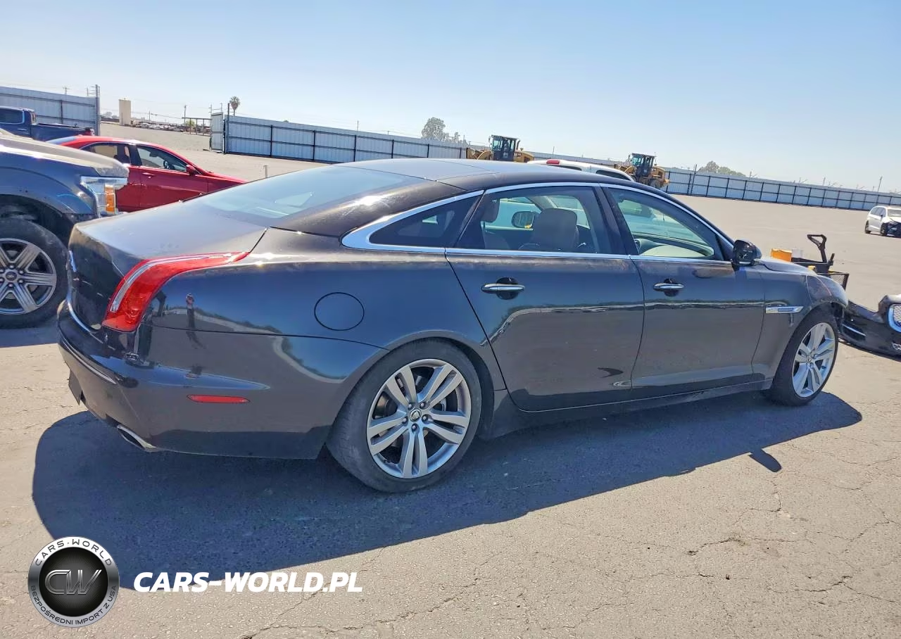 2011 Jaguar Xjl VIN:SAJWA2GB3BLV18312 - 3