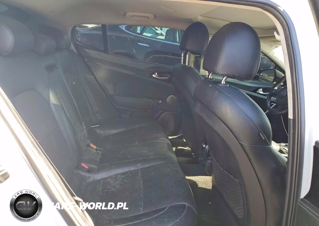 2018 Kia Stinger Premium VIN:KNAE25LA6J6033422 - 10