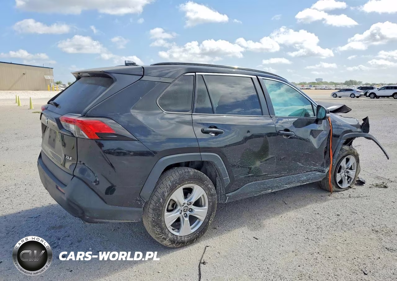 2021 Toyota Rav4 Xle VIN:2T3W1RFV5MC109670 - 3