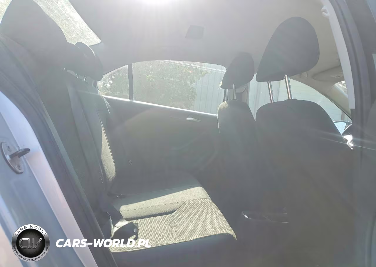 2011 Volkswagen Jetta Base VIN:3VW2K7AJ1BM395743 - 10
