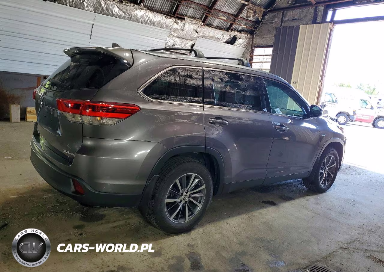 2019 Toyota Highlander Xle VIN:5TDJZRFH0KS578756 - 3