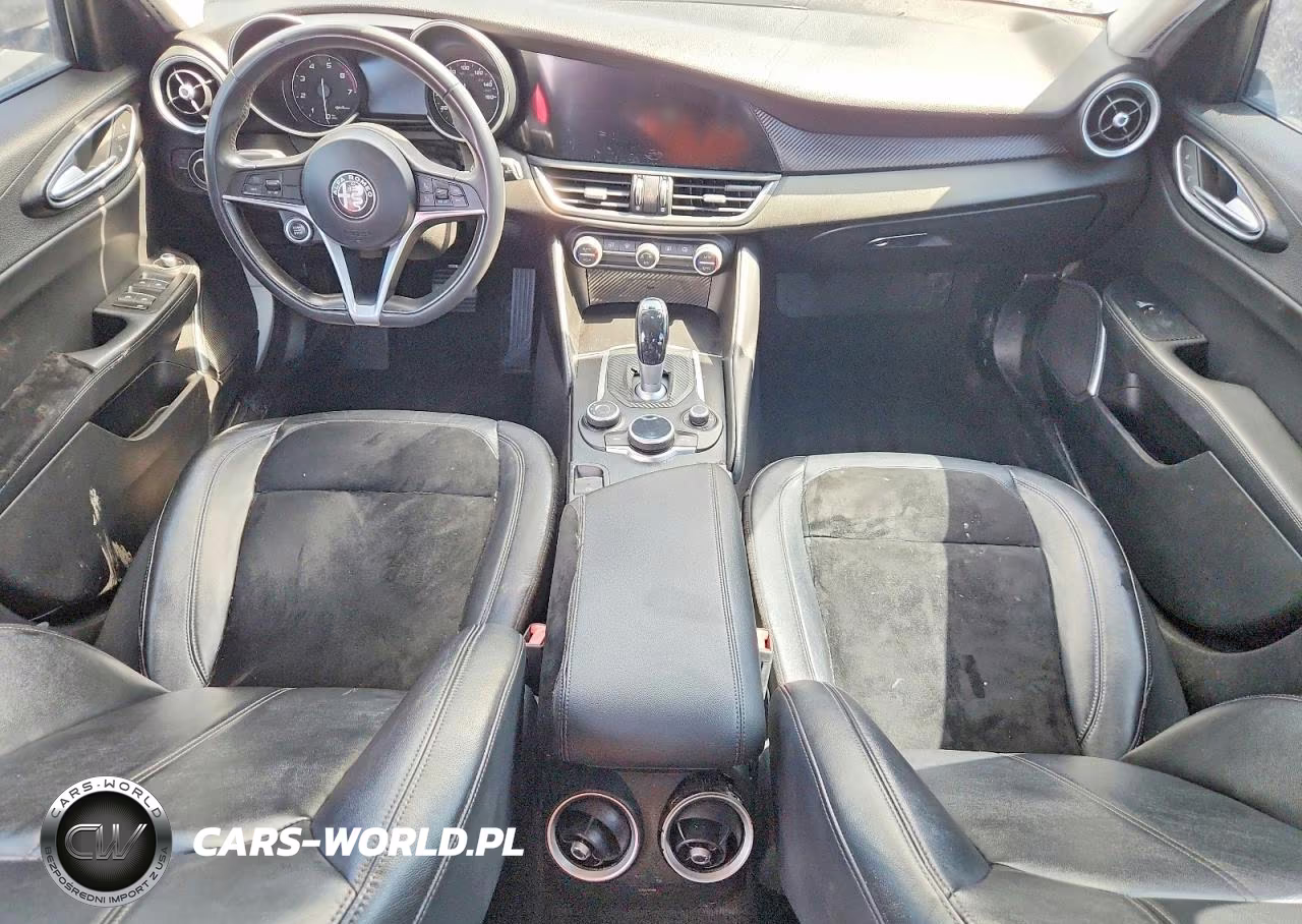 2018 Alfa Romeo Giulia VIN:ZARFAEBN8J7566032 - 8