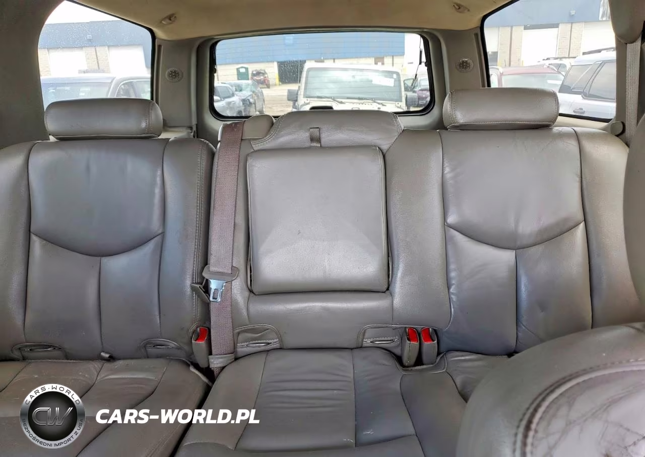 2005 Chevrolet Suburban C1500 VIN:3GNEC16Z25G252335 - 10
