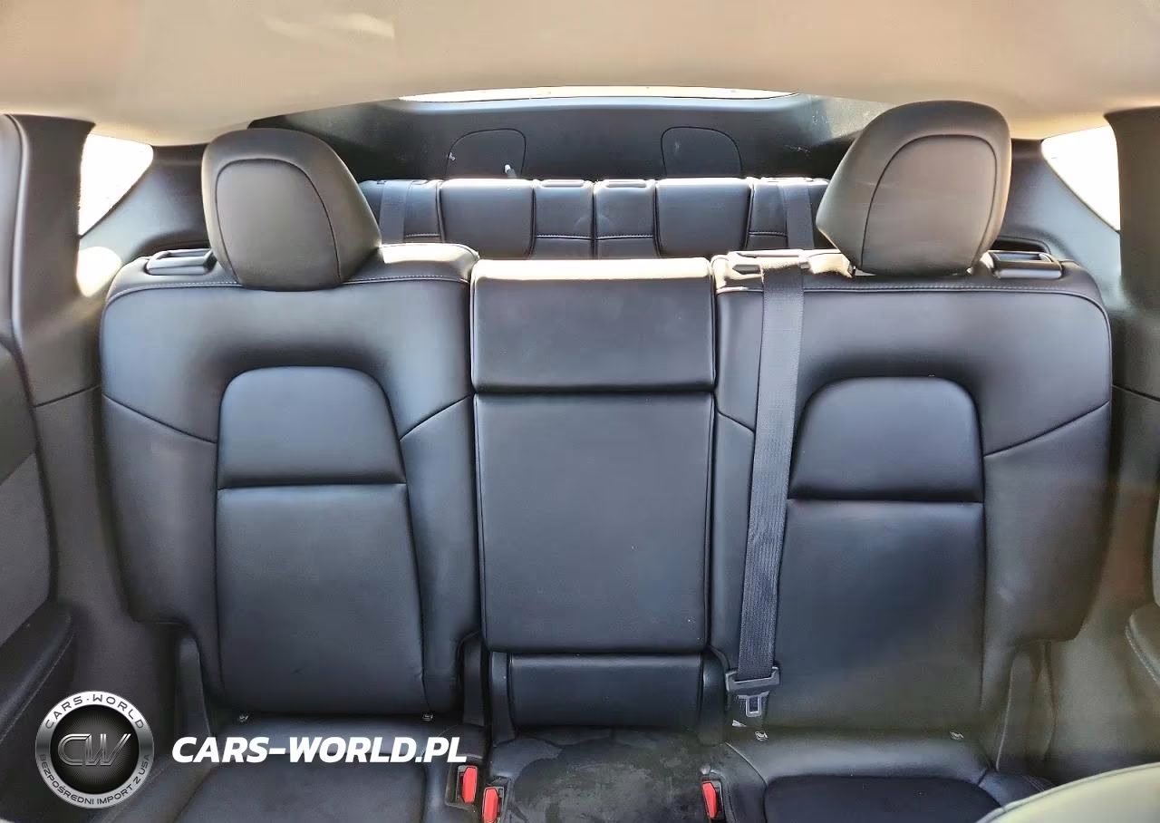 2022 Tesla Model Y VIN:7SAYGAEEXNF339630 - 10