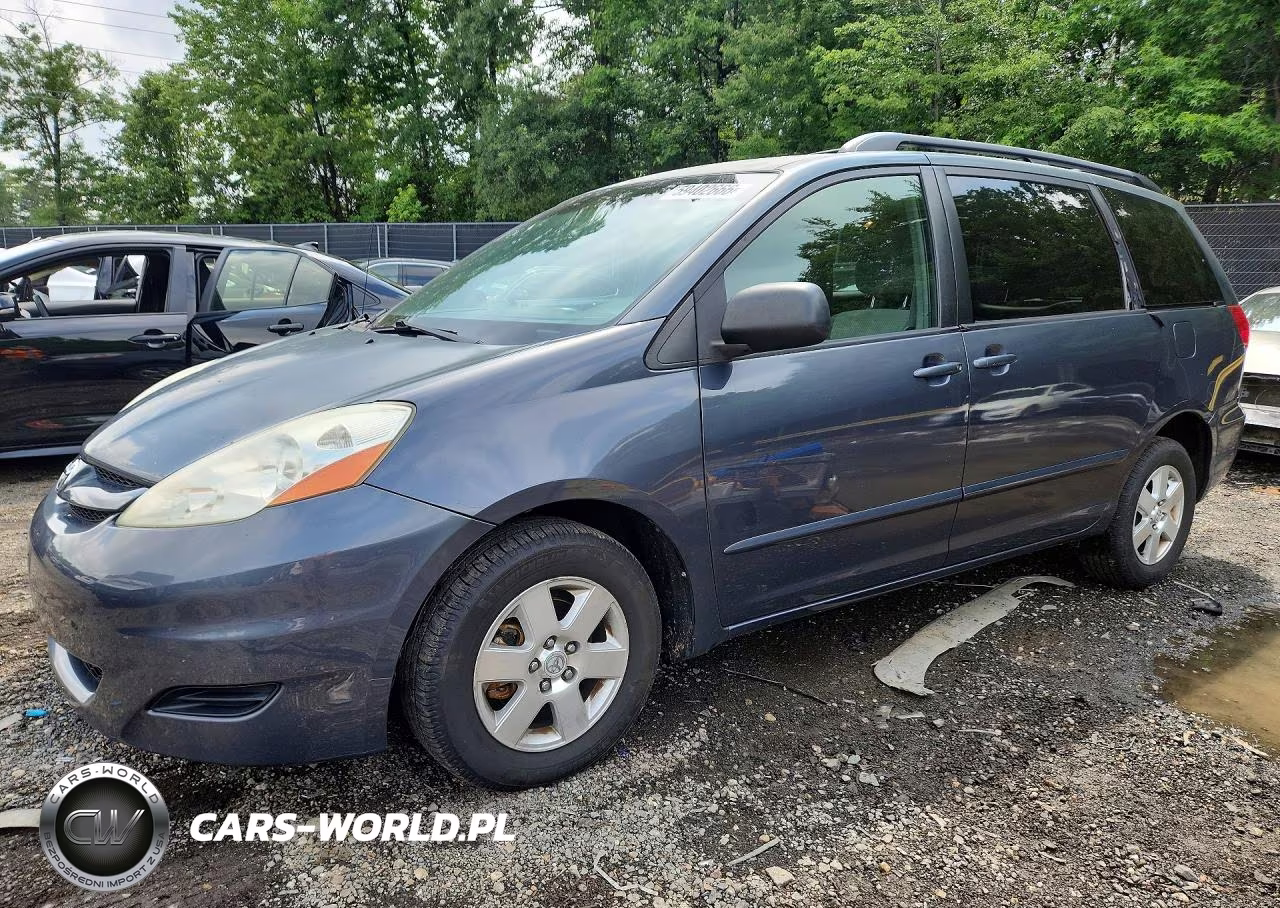 2010 Toyota Sienna Le 7-Passenger – zdjęcie 1 z 13