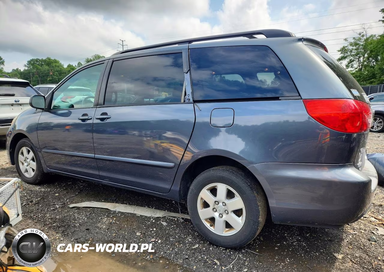 2010 Toyota Sienna Le 7-Passenger VIN:5TDKK4CC4AS289561 - 2