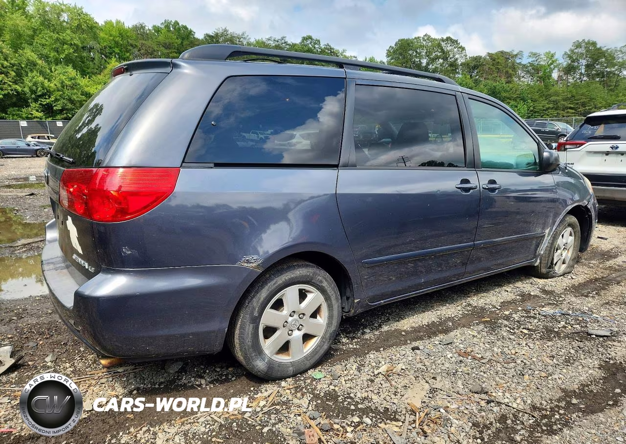 2010 Toyota Sienna Le 7-Passenger VIN:5TDKK4CC4AS289561 - 3