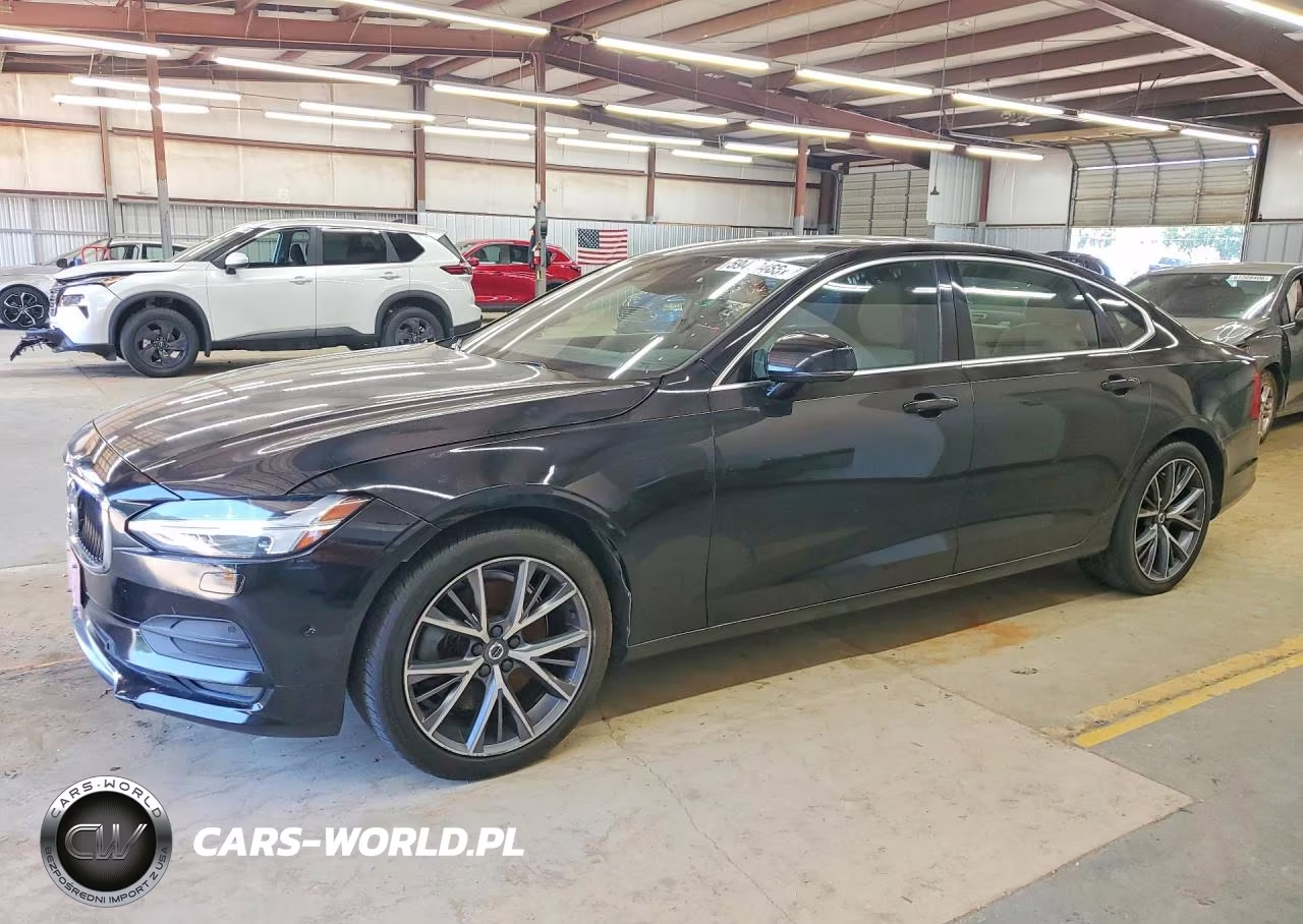 2018 Volvo S90 T6 Momentum