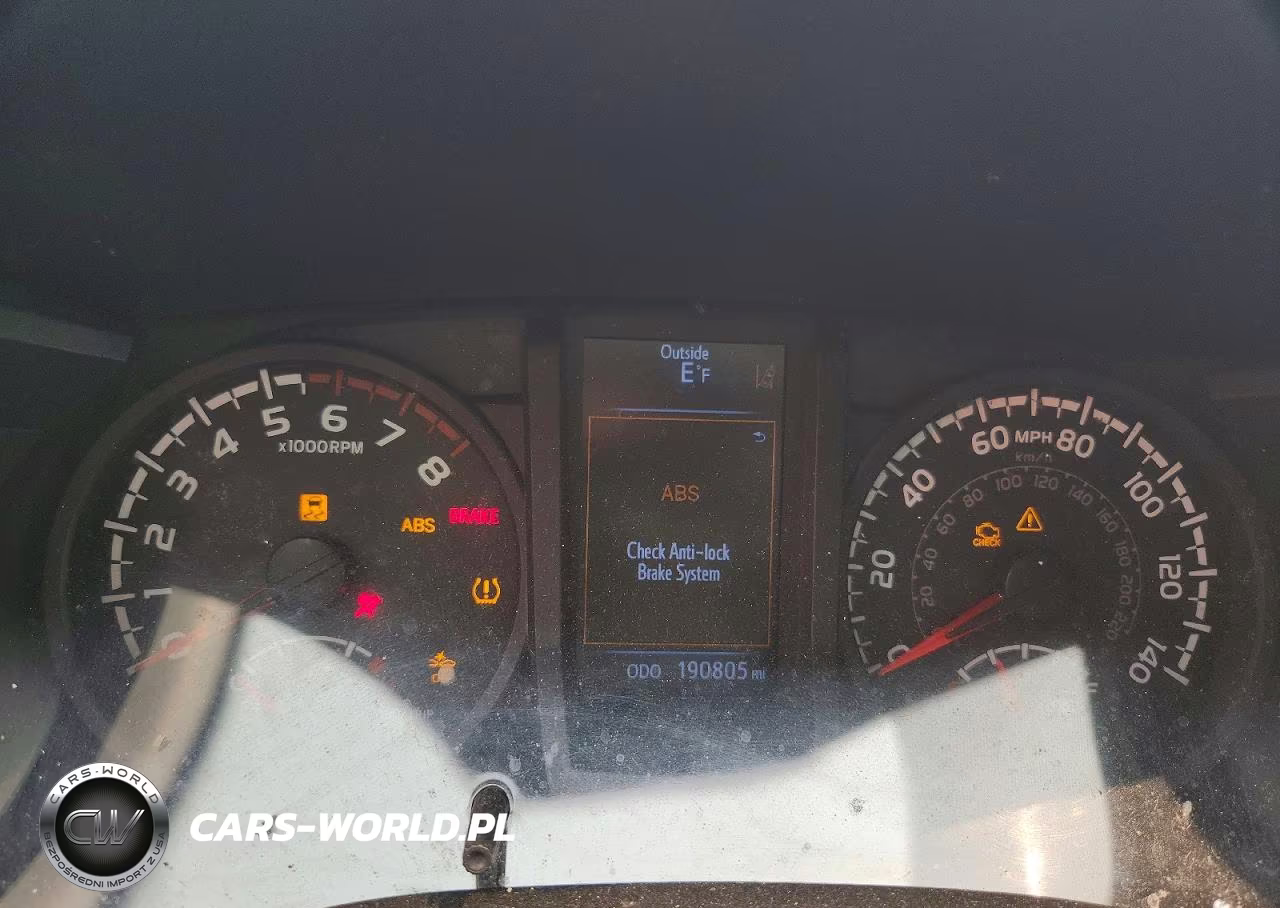 2018 Toyota Tacoma Sr VIN:5TFRX5GN8JX112703 - 9