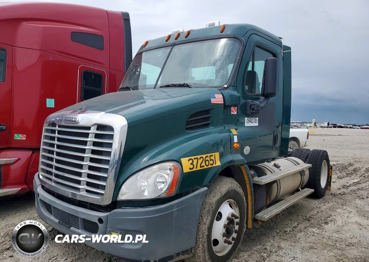 2018 Freightliner Cascadia 113 Semi Truck